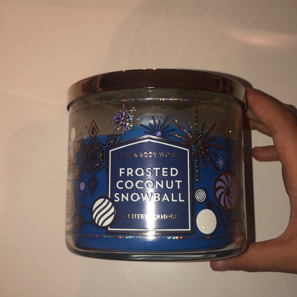 Bath and Body Works Frosted CoconutSnowball Candle
